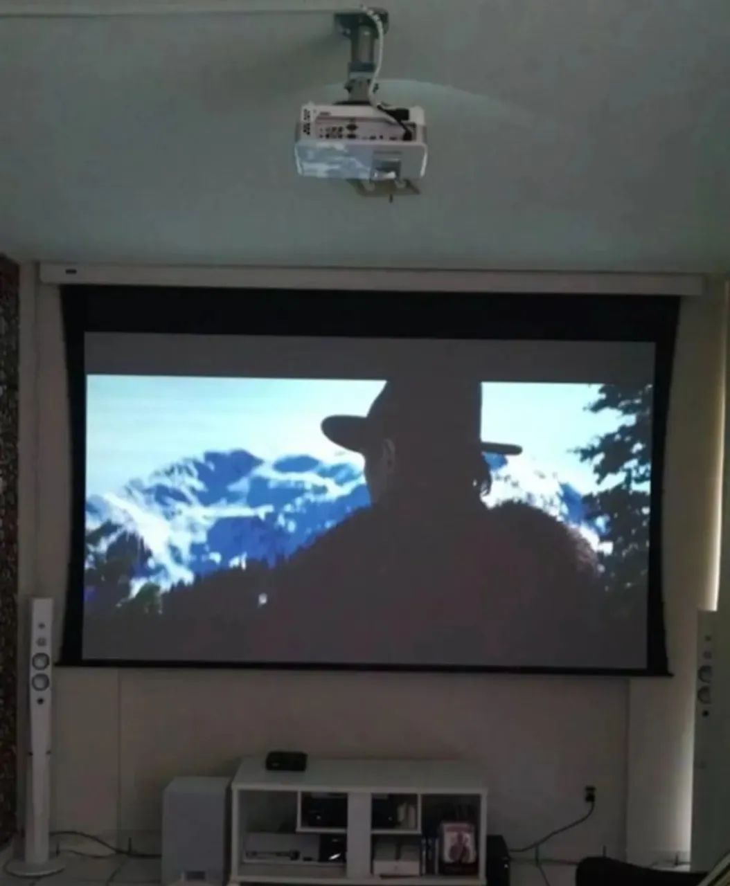 Projetor Epson Powerlite S41+ super novo com Bolsa + Tela automatica 100 polegadas - Foto 2