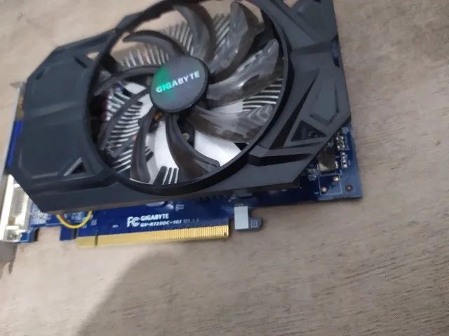 Placa de vídeo - AMD Radeon R7 250 (1GB / PCI-E) Gigabyte - Foto 4