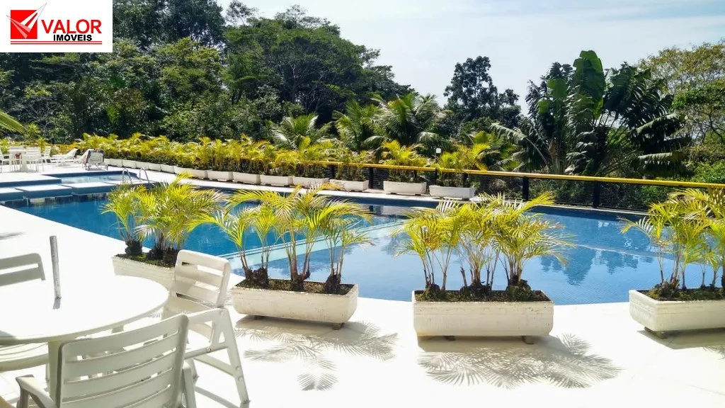 APTO NO GUARUJA - PRAIA ENSEADA/PERNAMBUCO Condomínio com localização única, entre as Prai