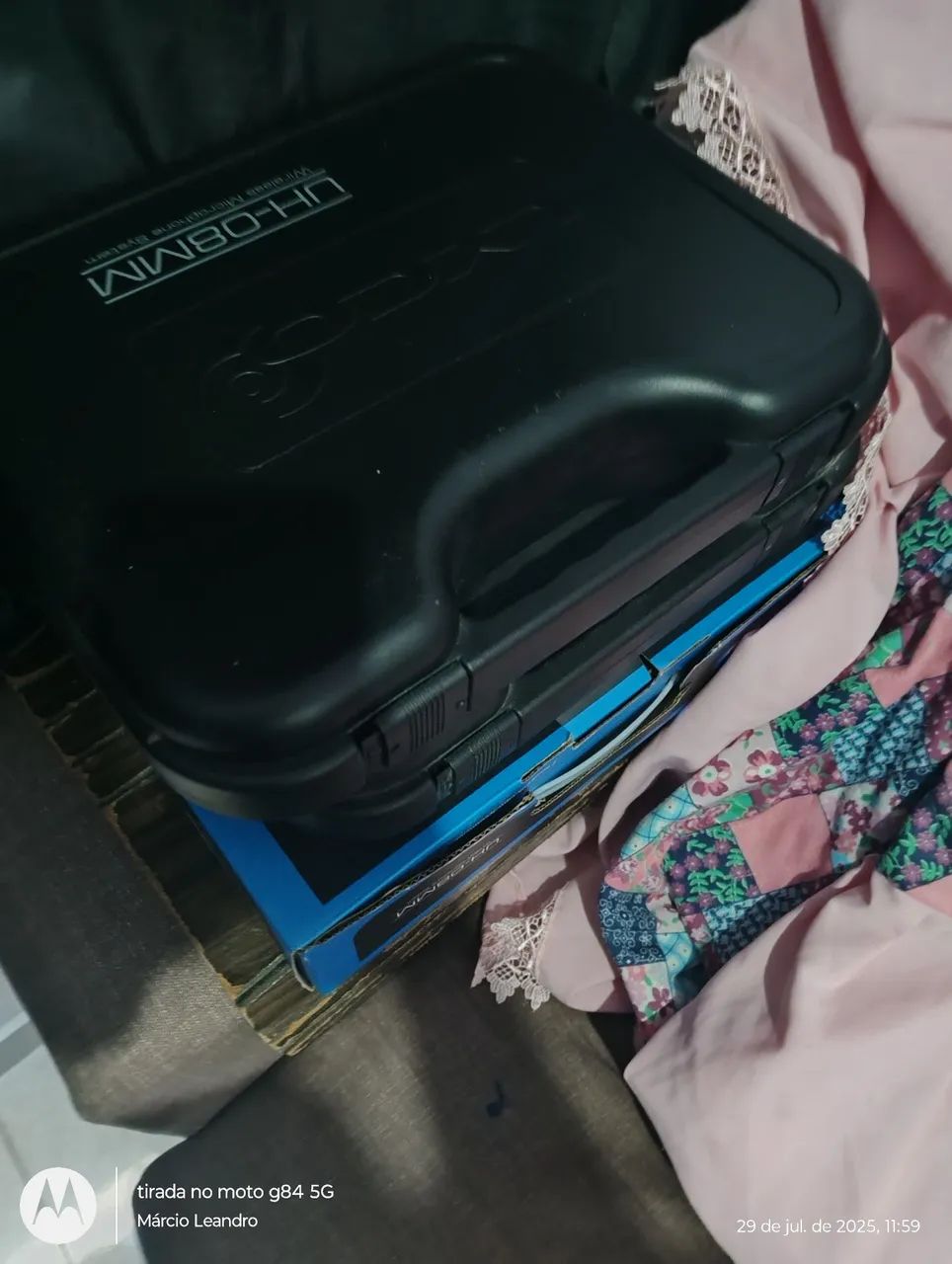 Microfones sem fio com base e cabos  - Foto 3