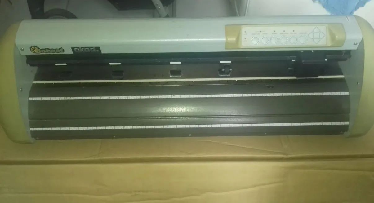 plotter de recorte Bobcat AKAD Boca de 60cm