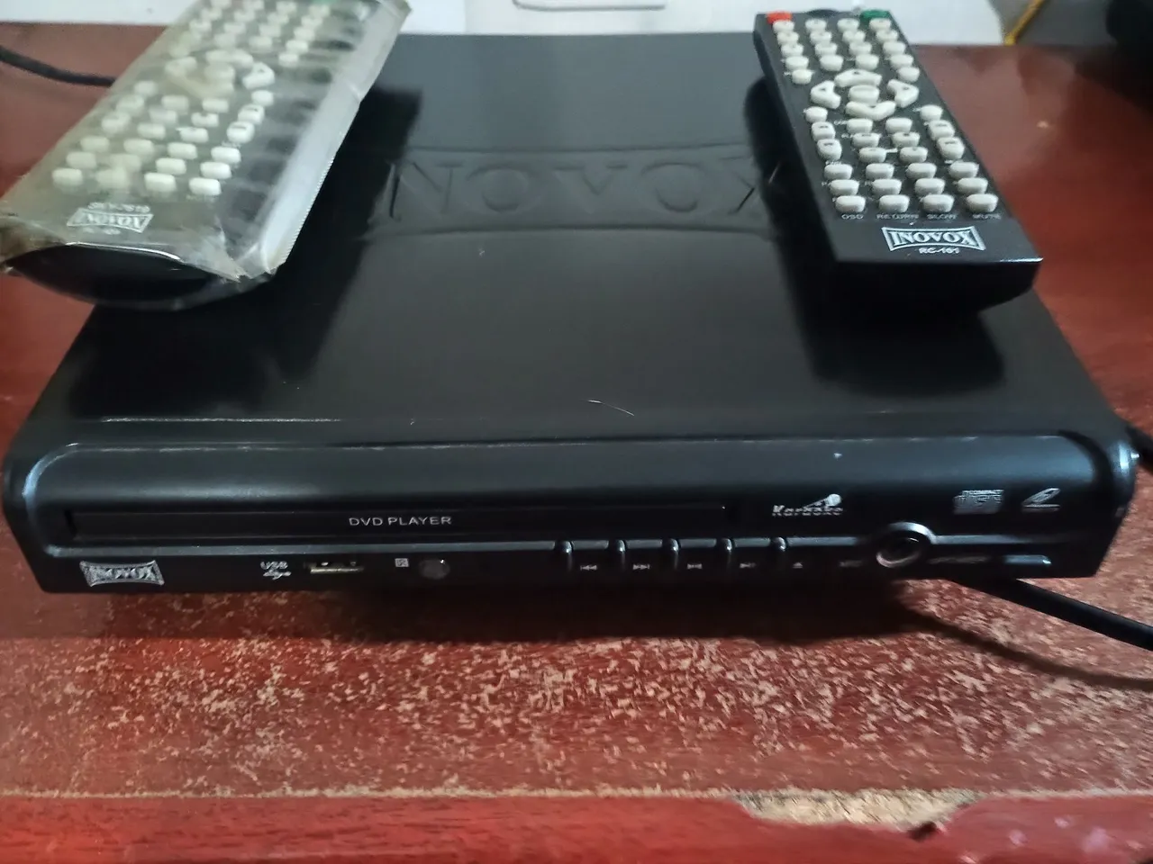 DVD Player Novox com Karaoke e 2 Controles Remotos