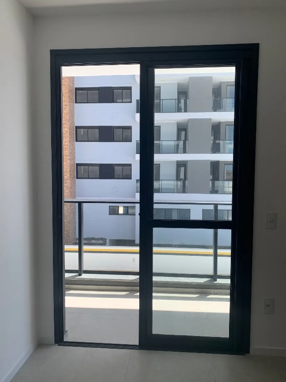 Porta de sacada em alumínio preto