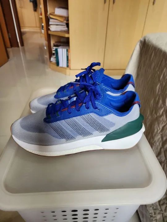 Tênis adidas Avryn tamanho 40