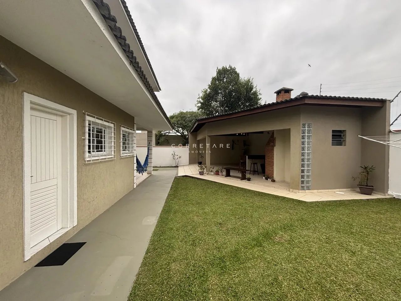 Casa em Condomínio com Quintal Amplo ao Lado do Parque Barigui!Casa com 4 Quartos e 5 banh - Foto 2