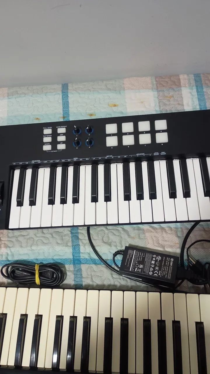 Alesis V49 - Controlador - Foto 6
