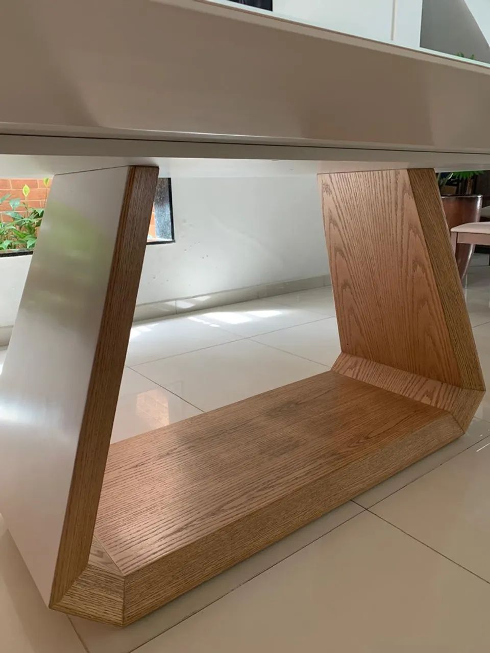 Mesa de Jantar 8 Lugares em Madeira Nobre e Laca - 2,4m x 1,2m   - Foto 4