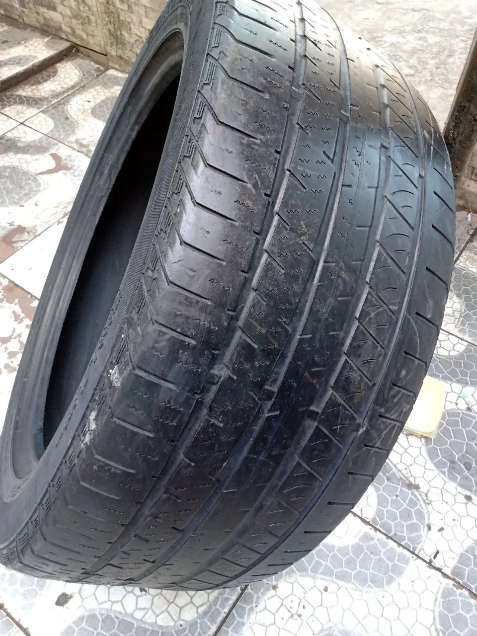 Pneu para carro 275/45/21.. whatsapp *63