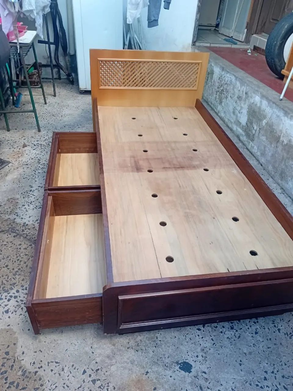 Cama de madeira com gavetas - Foto 2