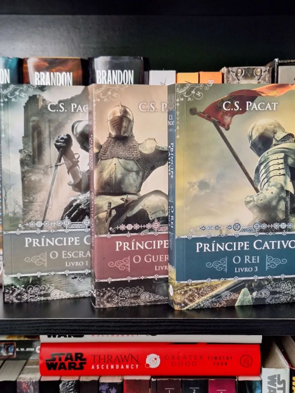 Livro coleção Príncipe Cativo - O Escravo, O Guerreiro, O Rei - Autora C. S. Pacat