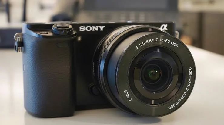 Câmera Sony A6000 - Foto 2
