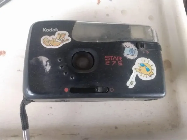 Máquina fotográfica vintage precisa arrumar