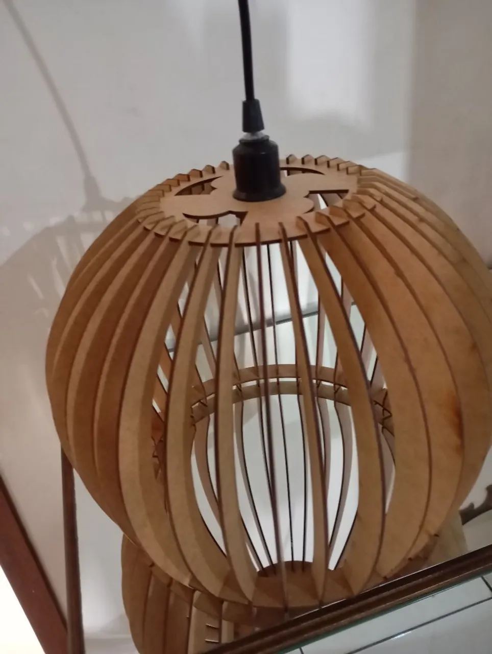 Lustre de madeira moderno e elegante