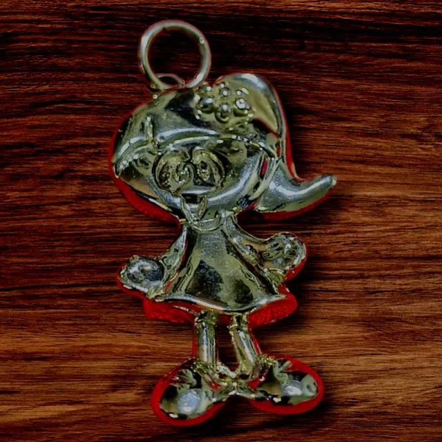 Pingente de Prata Estilizado em Forma de Menina