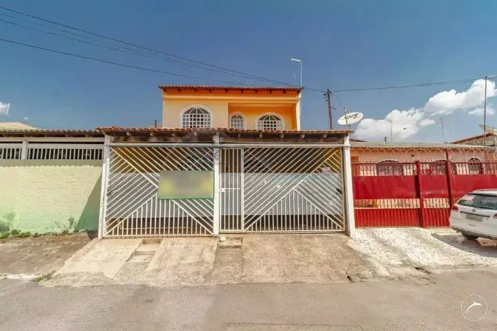 QR 406 - Sobrado em excelente estado 