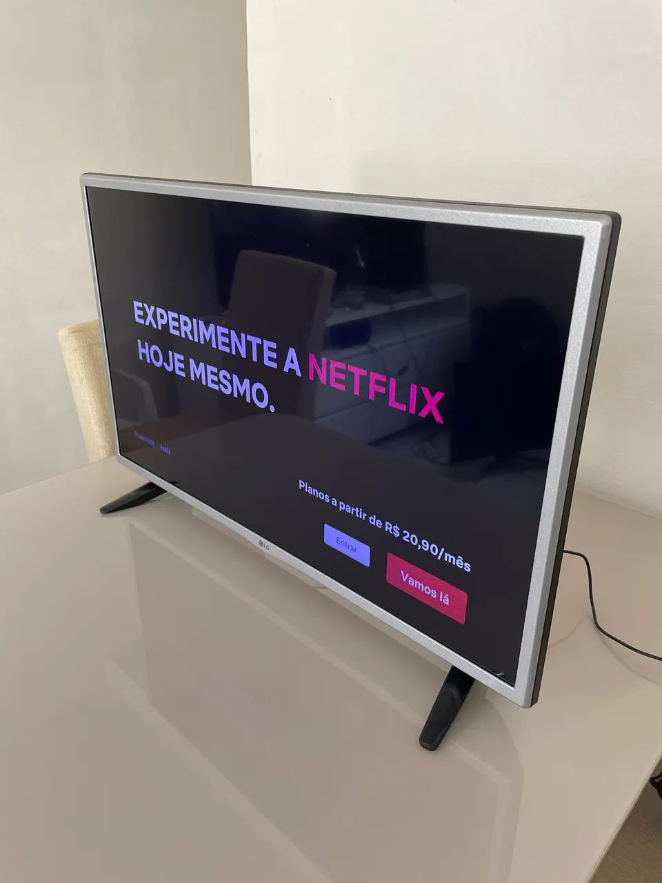 LG 32-inch Smart TV - Excellent Condition64313035758466121