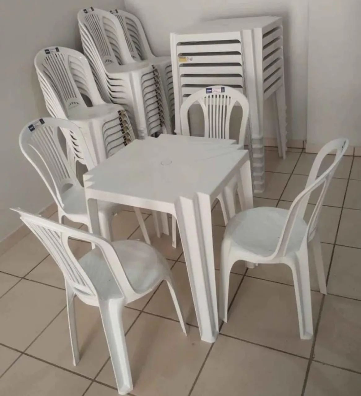 Conjunto de mesa e cadeiras de plástico Tramontina. Produto novo!!!  - Foto 5