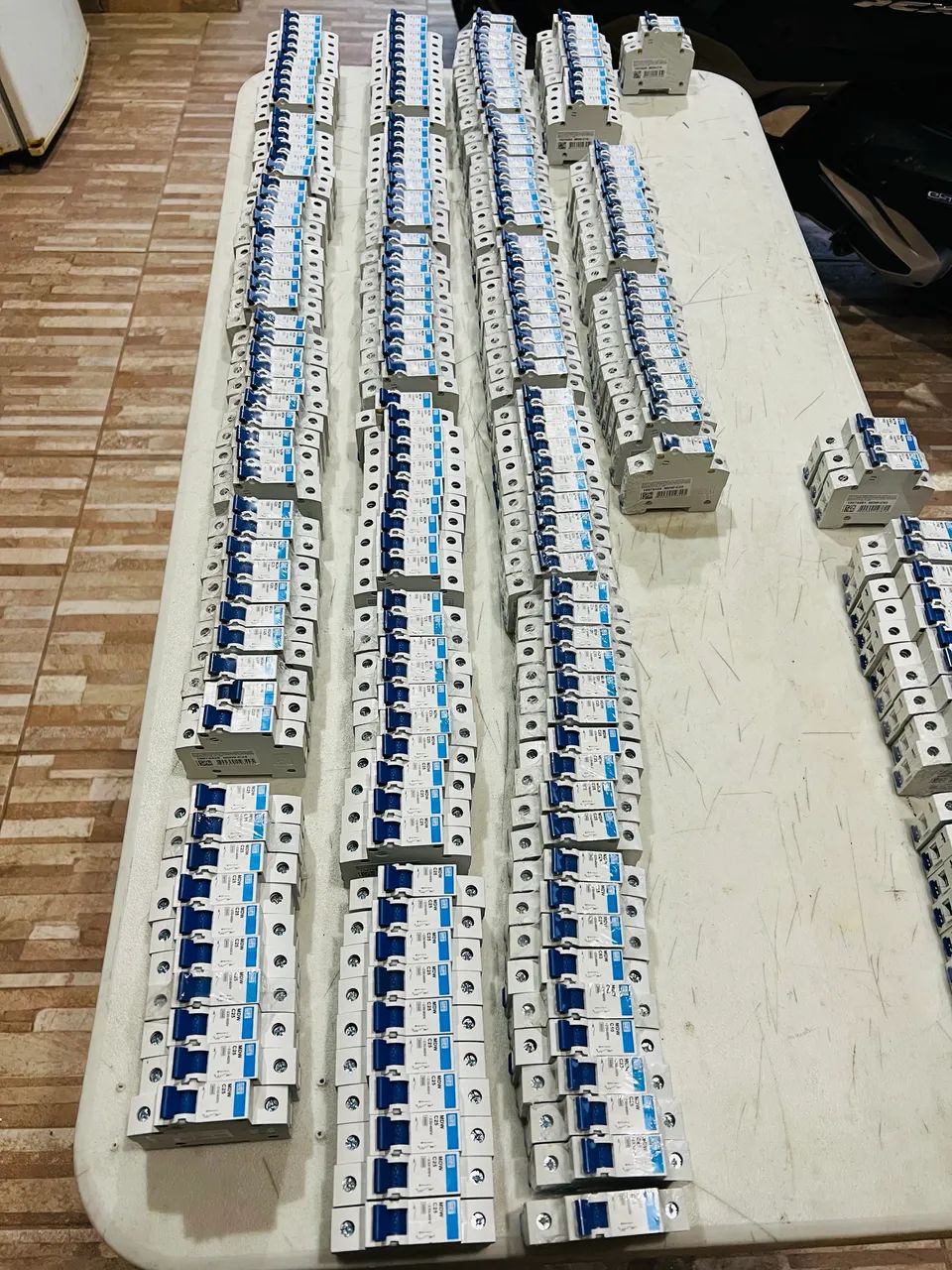 Lote de Disjuntores WEG Novos - 10A / 25A / 63A - Foto 5