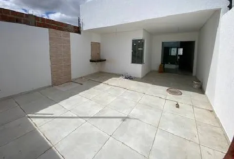 CASA RECUADA NO JOQUEI CLUBE