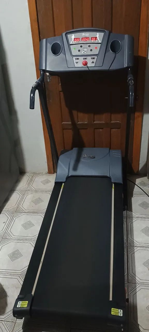 Esteira Profissional Dream TD142A Bivolt 2.5HP apenas 6 meses de uso impecável 