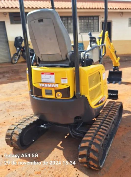 Mini máquina escavadeira Yanmar Vio17 