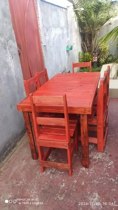 Mesa em Madeira Maçica Pinus Com 6 Cadeiras - Foto 4