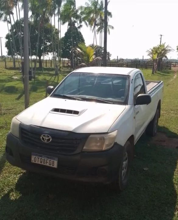 Hilux ano 2014/2015<br>Cabine simples<br>Diesel/ 4x4<br>Direção Hidráulica <br>Ar condicionado