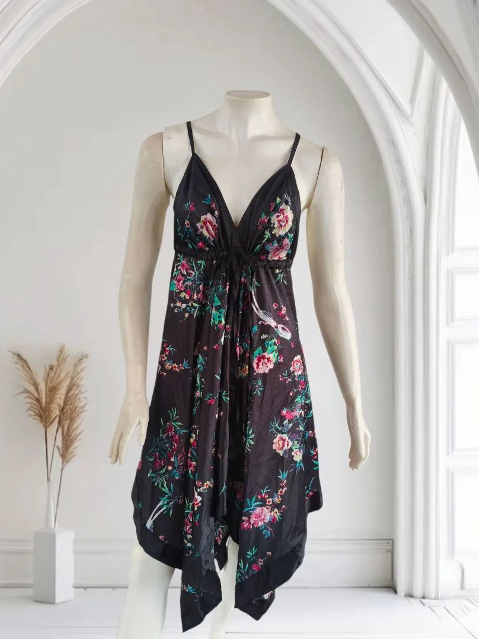 Vestido tipo lenços de cetim. Modelagem indiano 