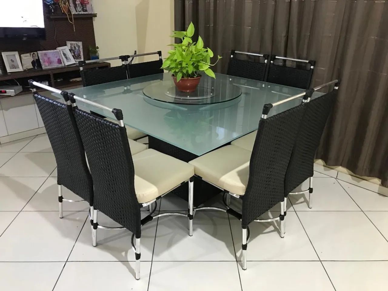 Mesa de Jantar Quadrada com 8 Cadeiras