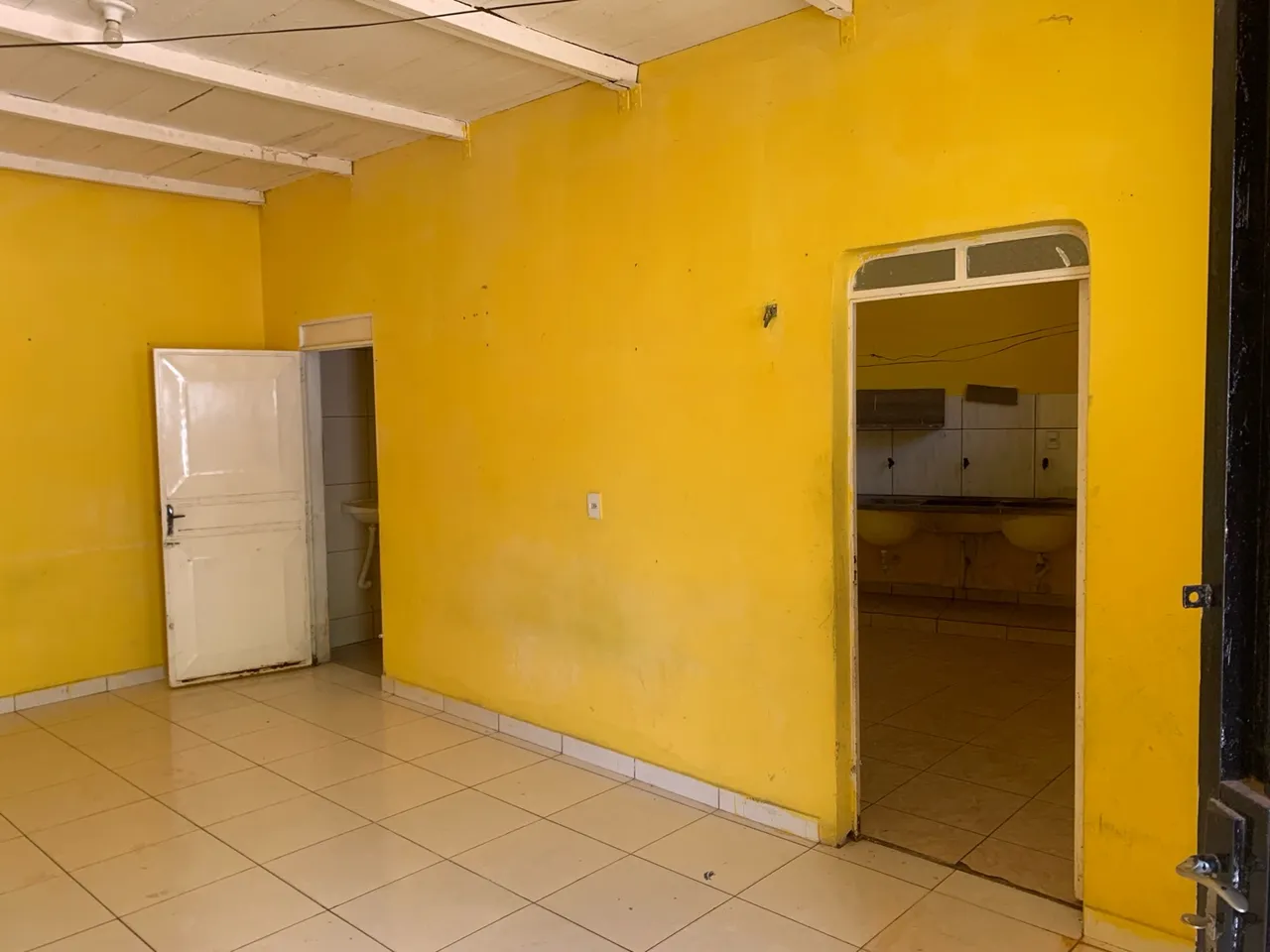Aluga-se apartamento