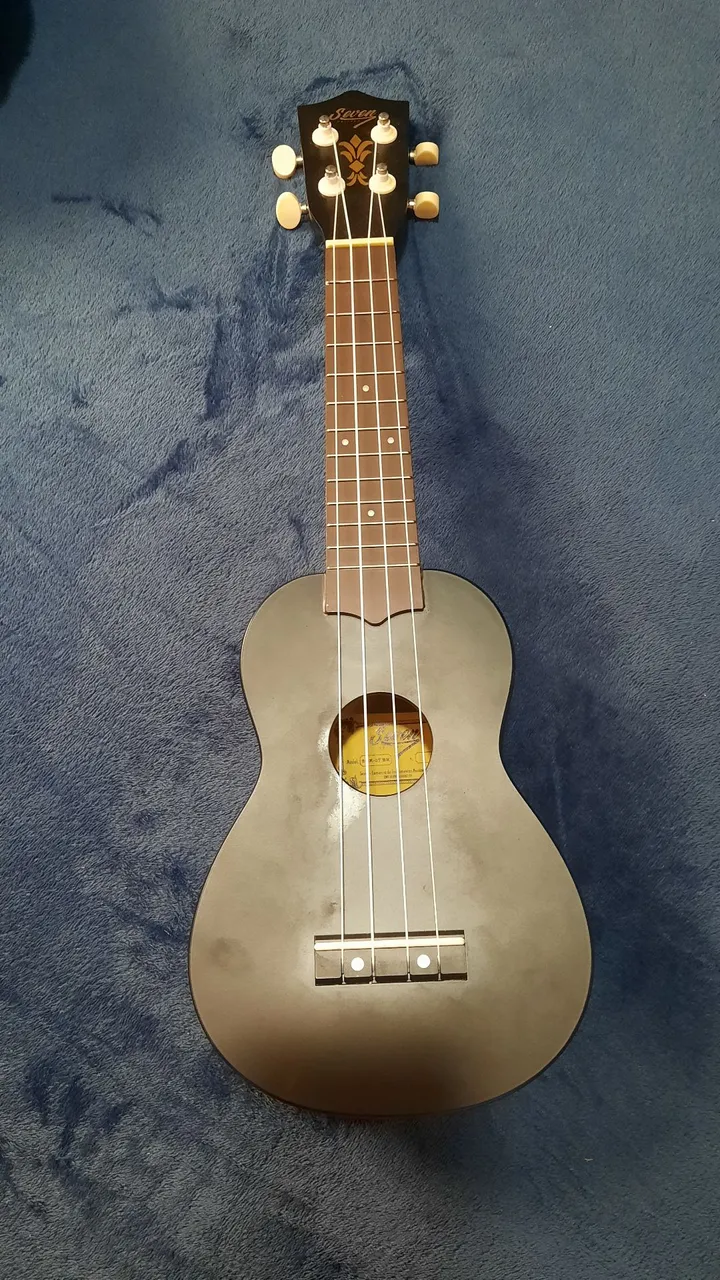Ukulele Seven Preto - Instrumento Musical