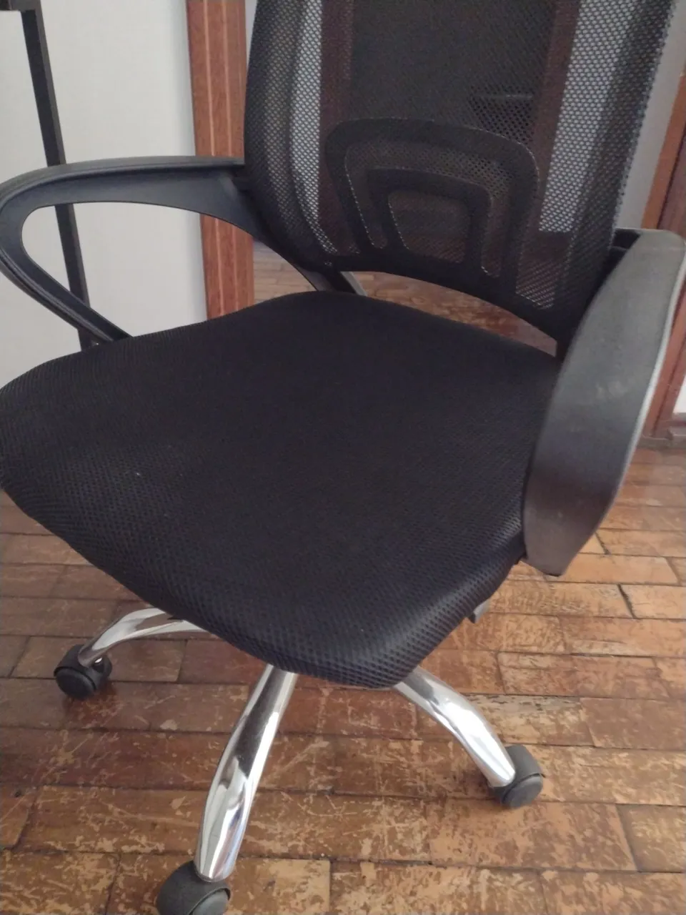 Cadeira de Escritório Ergonômica Preta