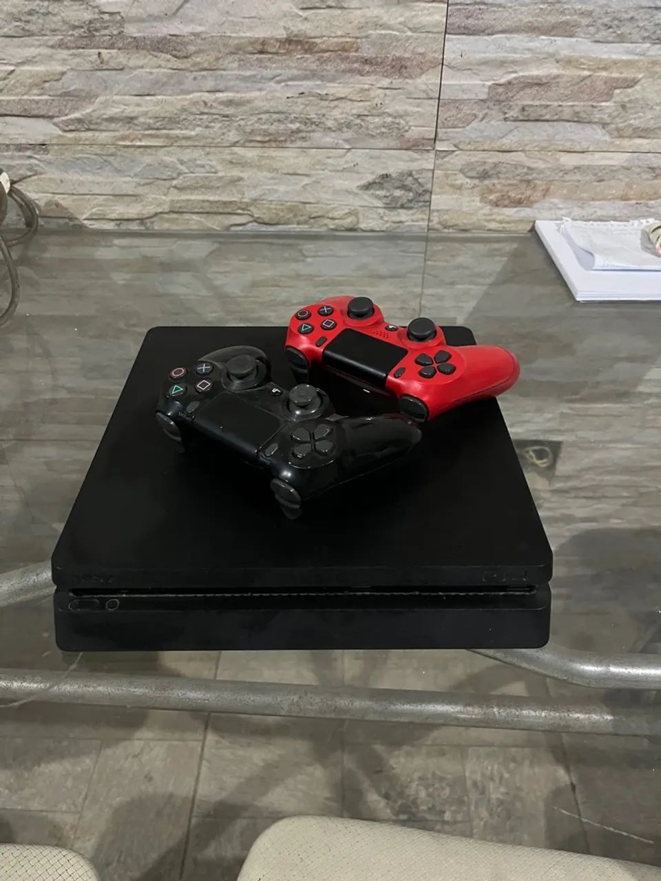 Playstation 4 com 2 controles