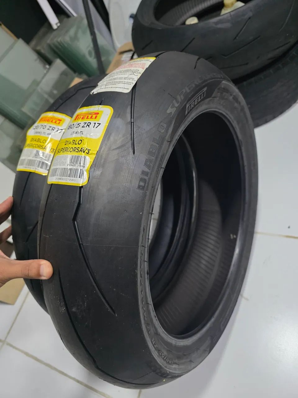 Pneus Pirelli Diablo Supercorsa V3 - 120/70 ZR17 e 180/55 ZR17 - Foto 2