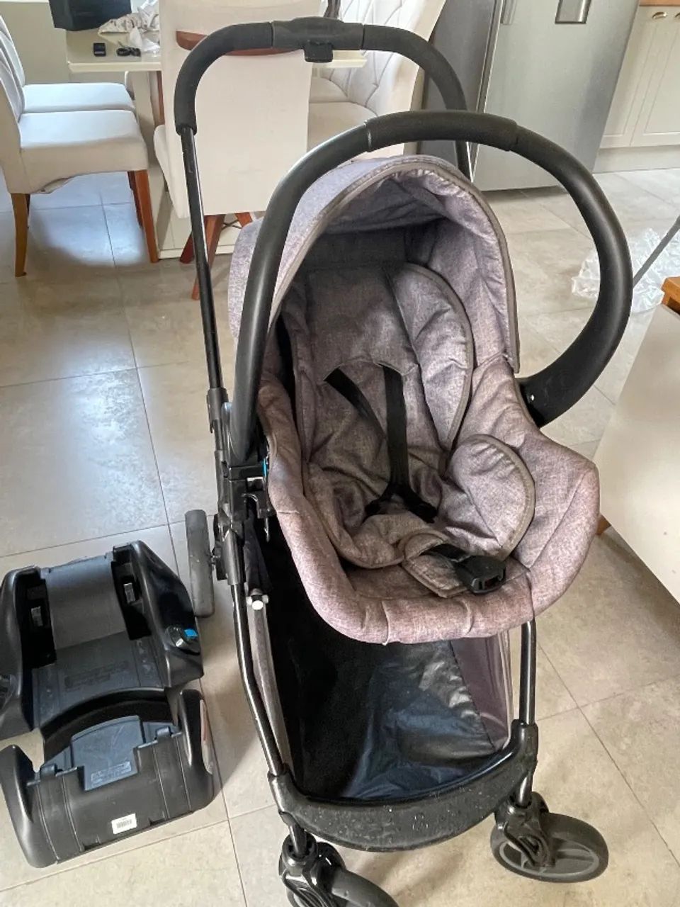 Vendo carrinho + bebê conforto + suporte para carro Galzerano  - Foto 4