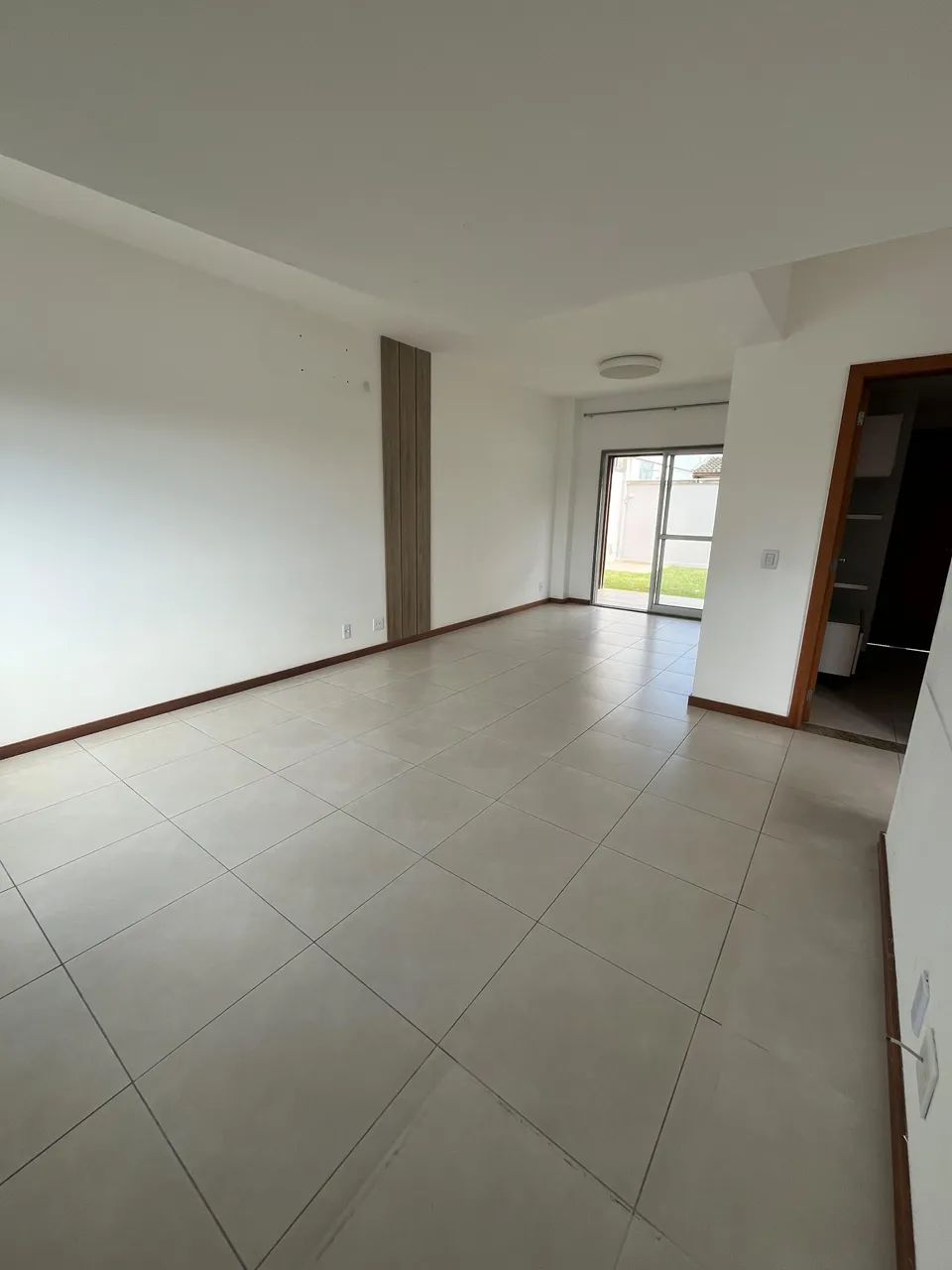 Casa de condomínio com 03 quartos, quintal e lazer de clube - Foto 4