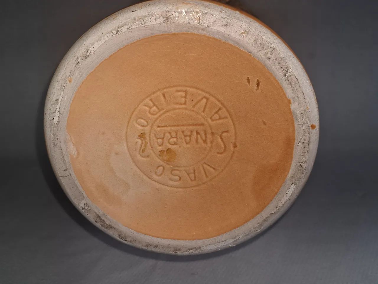 Vaso em cerâmica Nara Aveiro detalhes em folhas - Foto 6