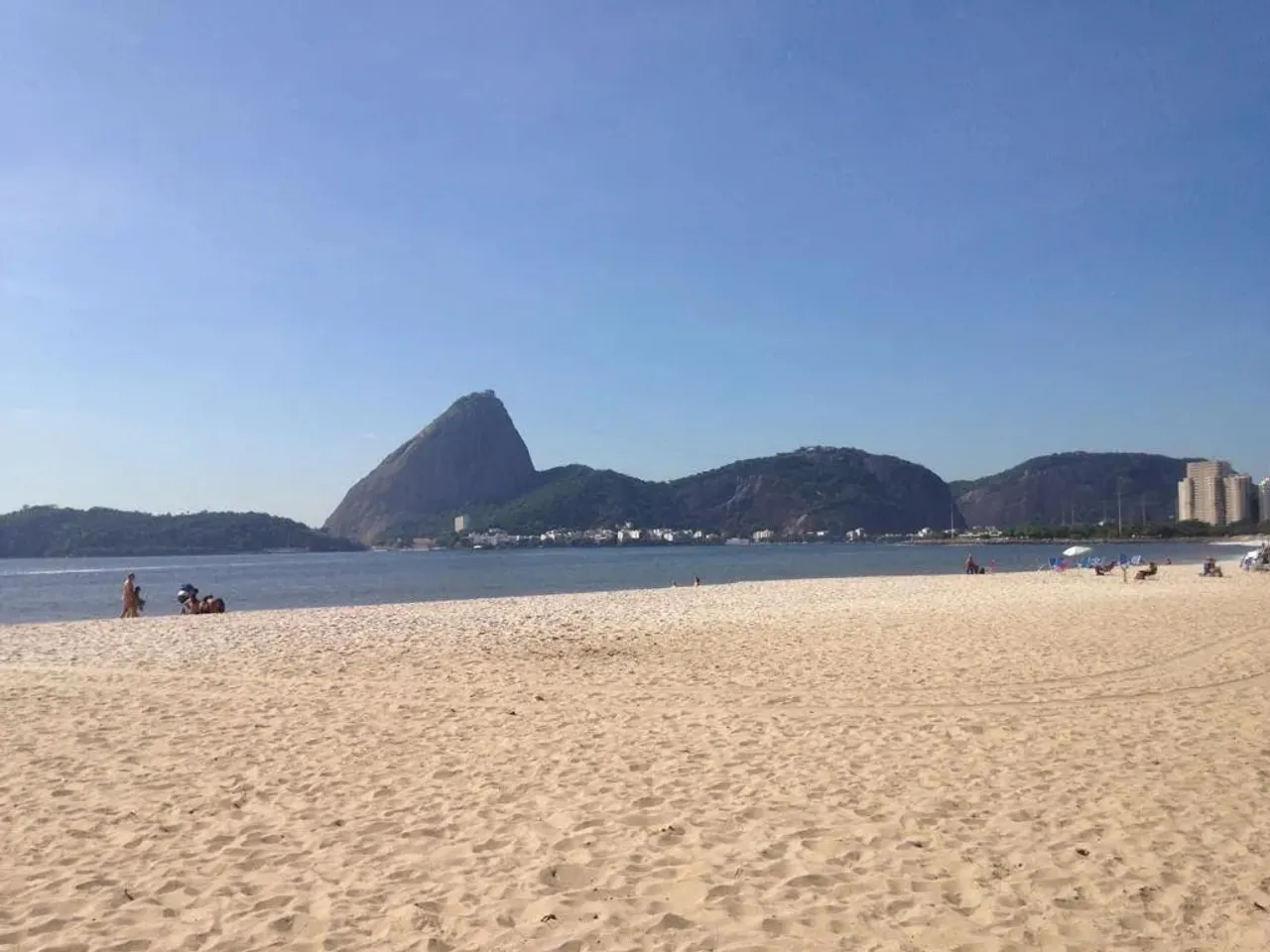 06 quartos com 400M2 na Praia do Flamengo.