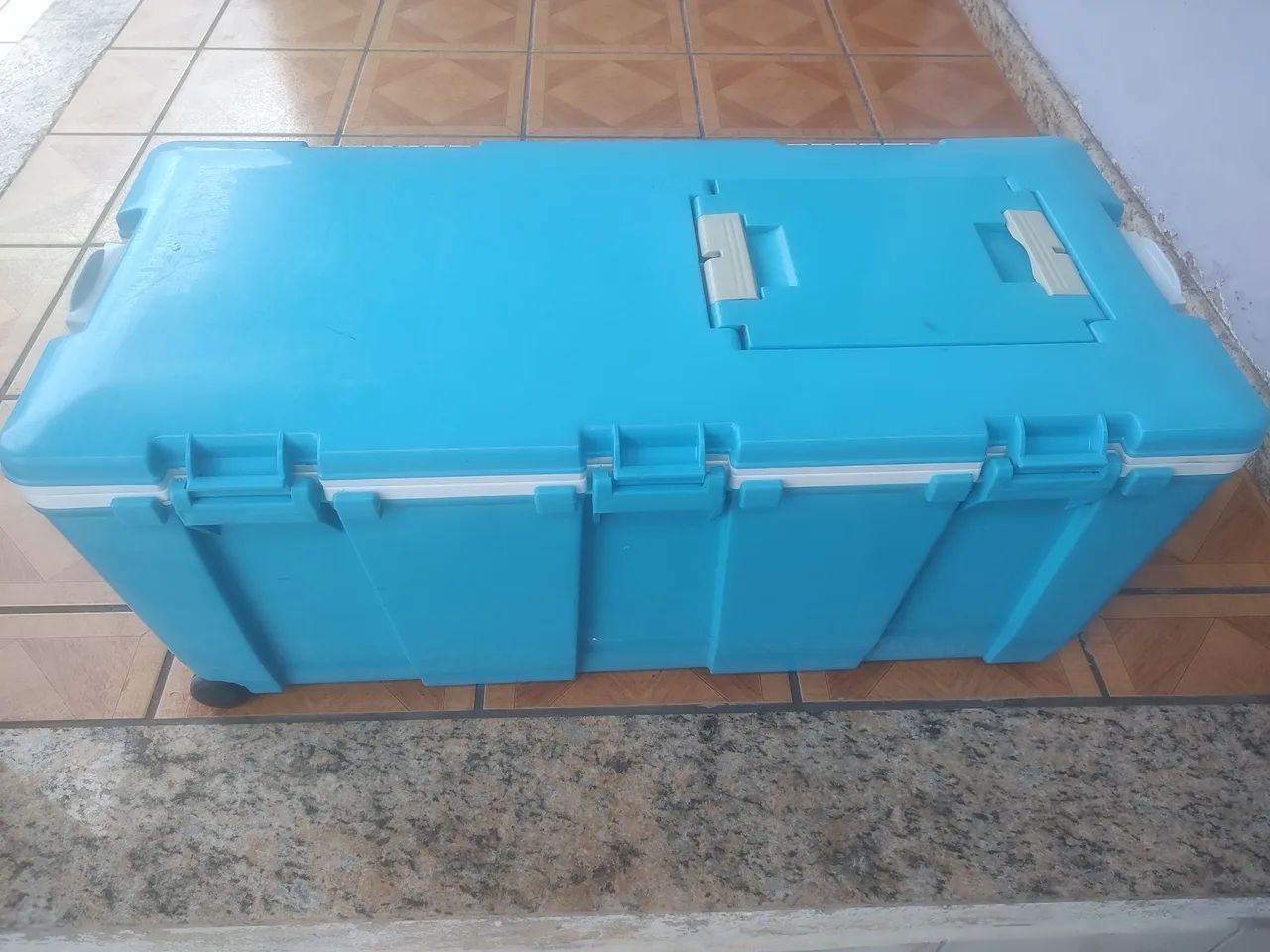 Cooler Térmico Azul Grande - Ideal para Camping e Lazer - Foto 3