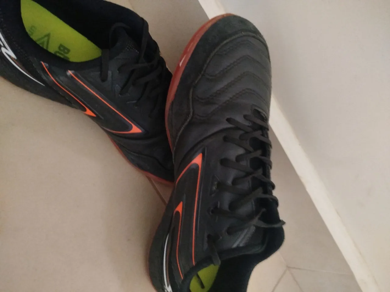 Vendo chuteira de futsal umbro em perfeito estado 