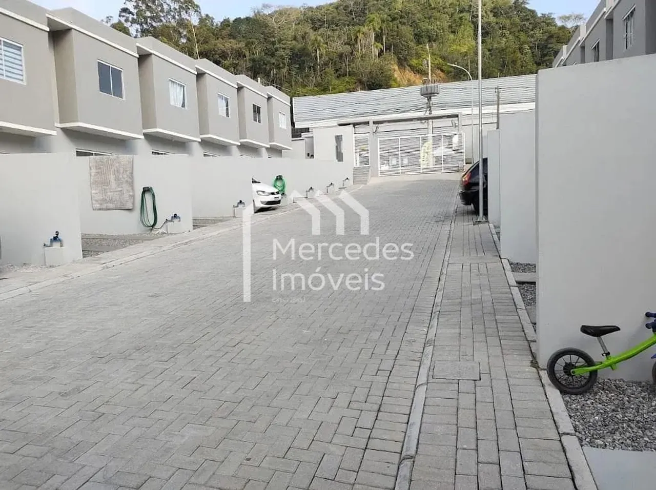 Sobrado com 2 dormitórios à venda, 70 m² por R$ 365.000,00 - Espinheiros - Itajaí/SC