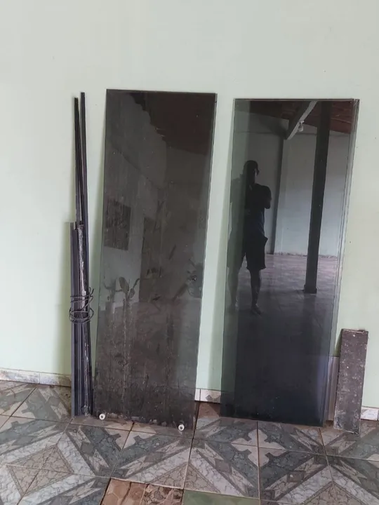 Dois Box Blindex de banheiro