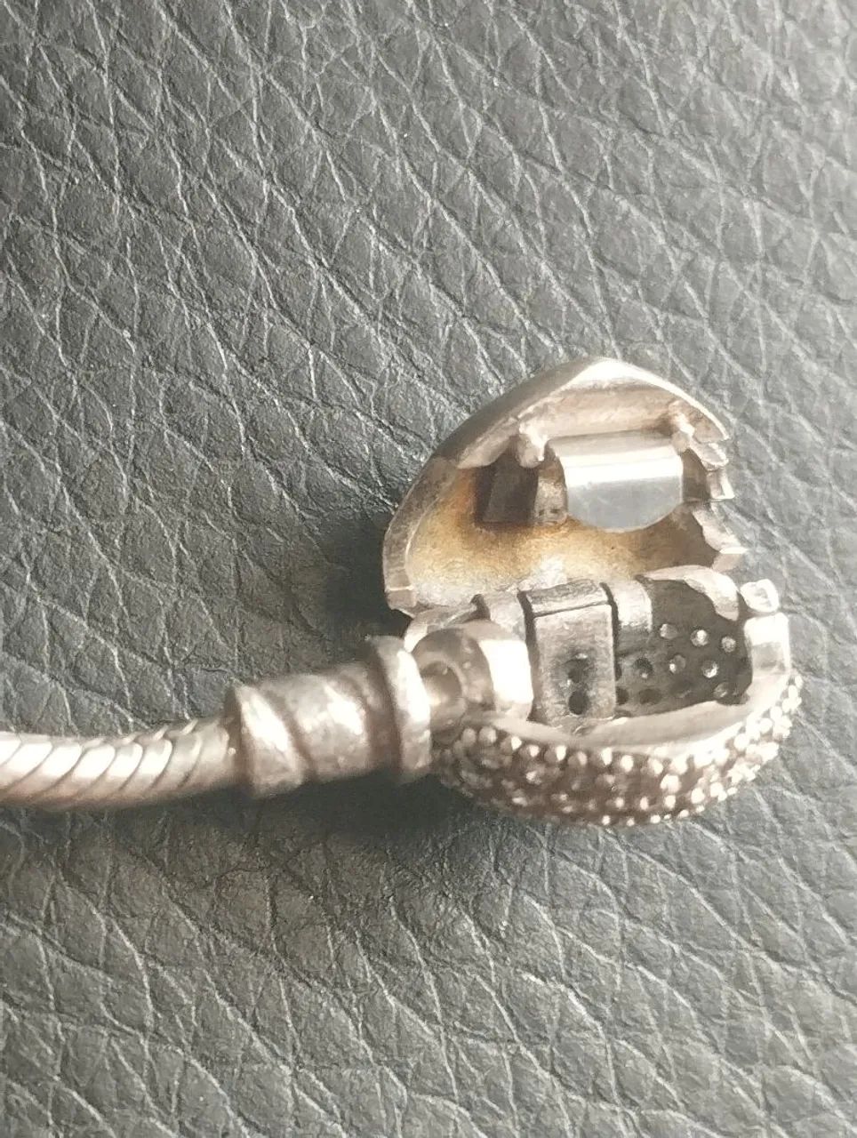 Pulseira de prata Pandora com diversos berloques e pingentes - Foto 4