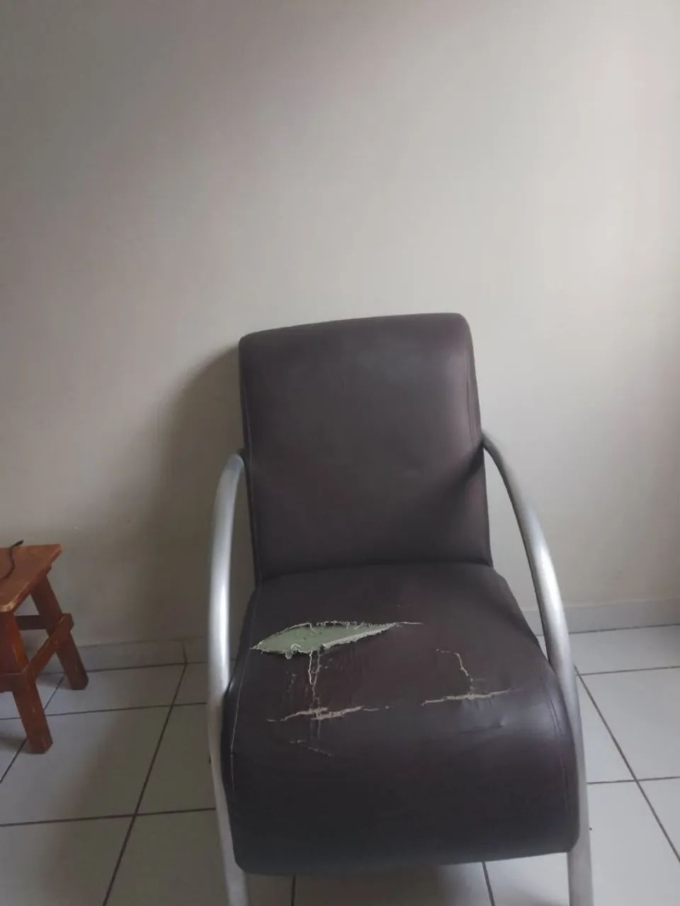 Vende-se 2  poltronas usadas  150 reais  - Foto 3
