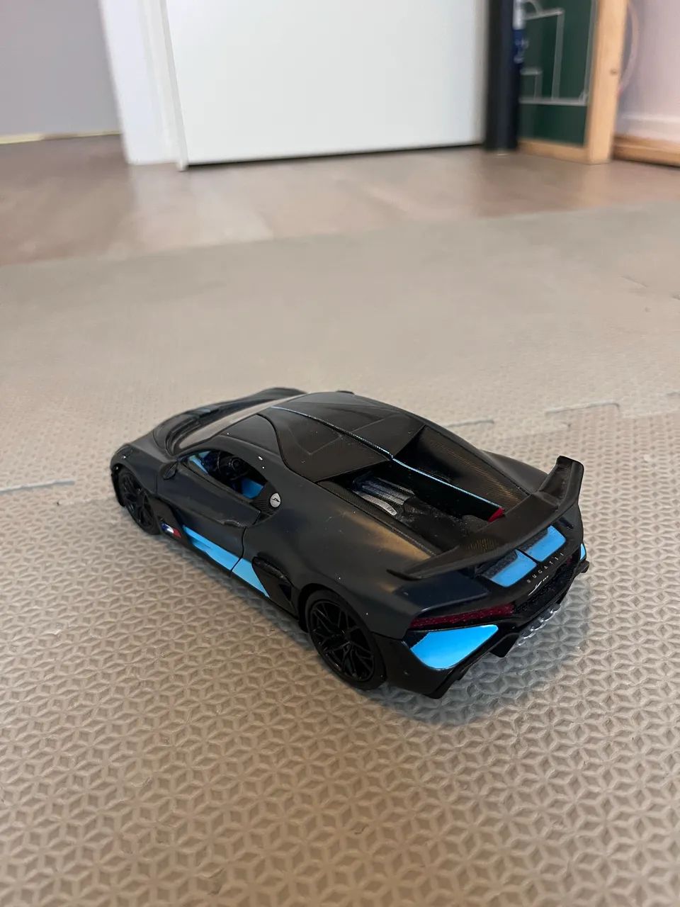 Carro de brinquedo Bugatti - Foto 2