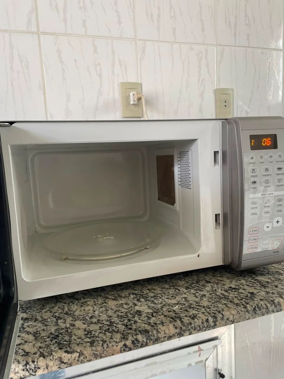 Microondas Brastemp 21L - Foto 2
