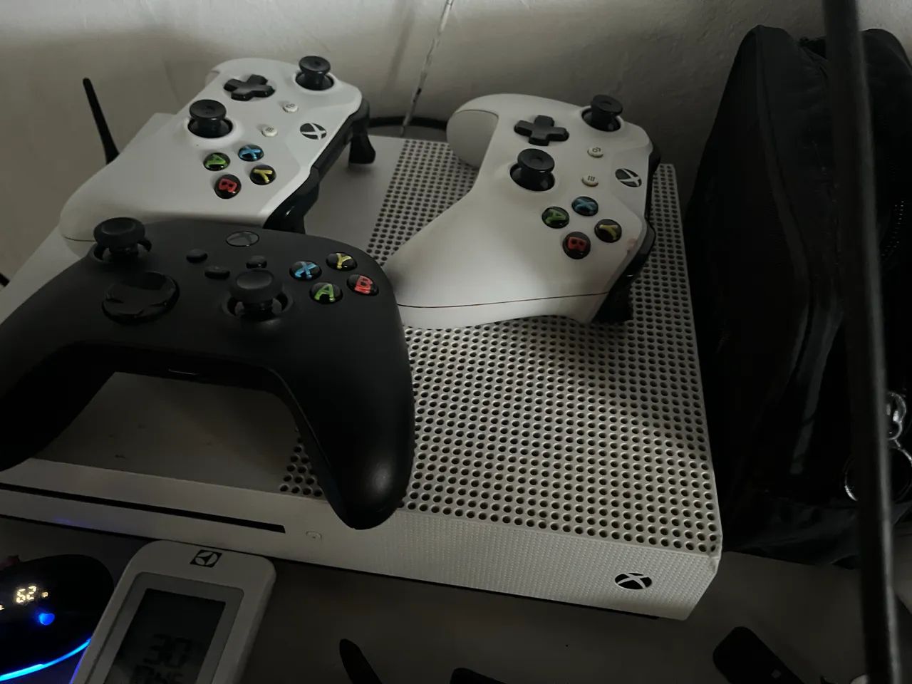 Xbox one com 3 controles - Foto 2