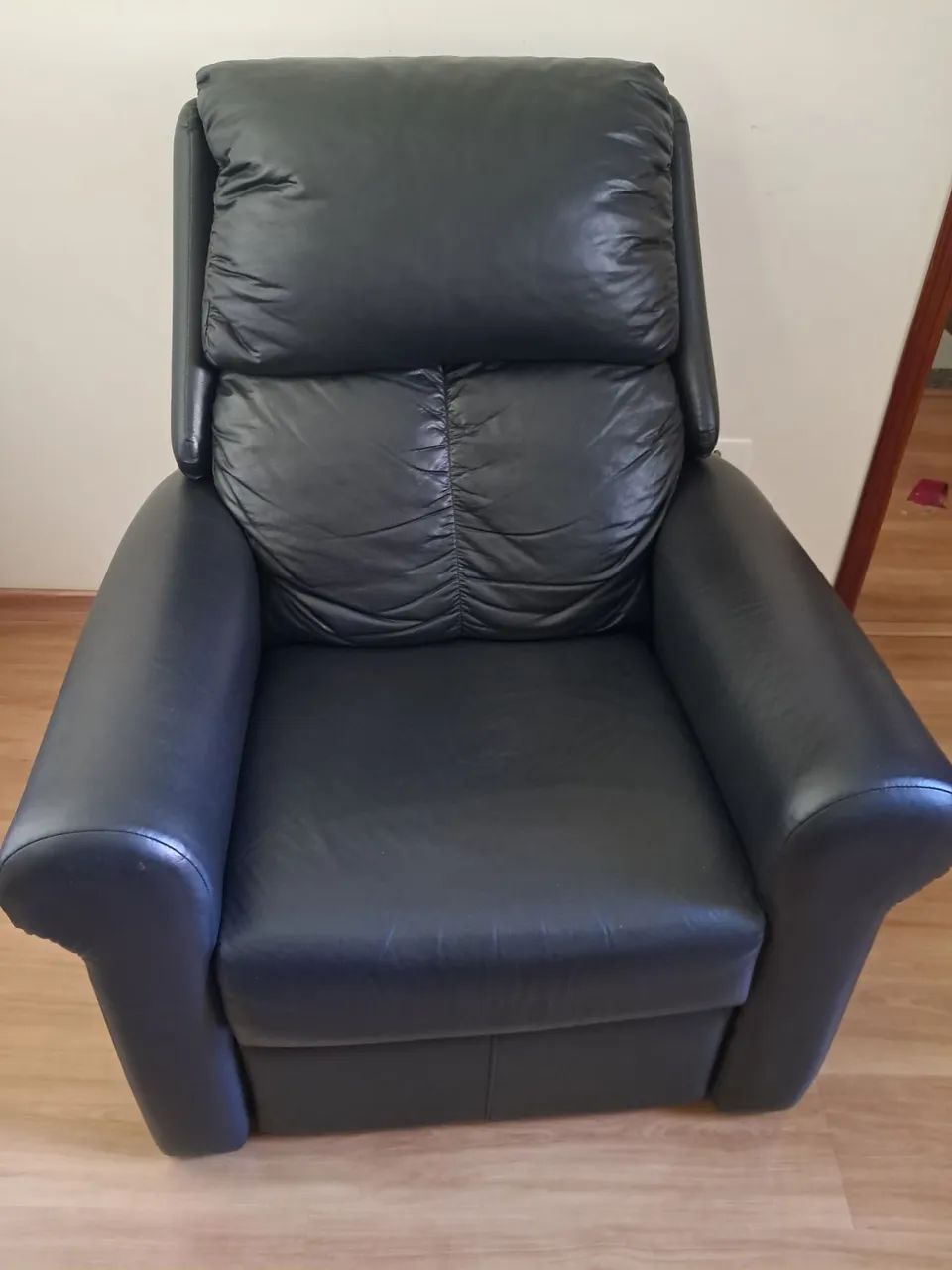 Vende-se está poltrona super conservada - Foto 2