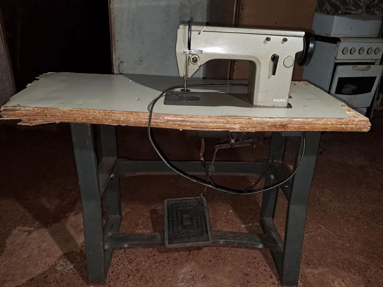 Máquina de Costura Industrial Singer Zig Zag - Robusta e