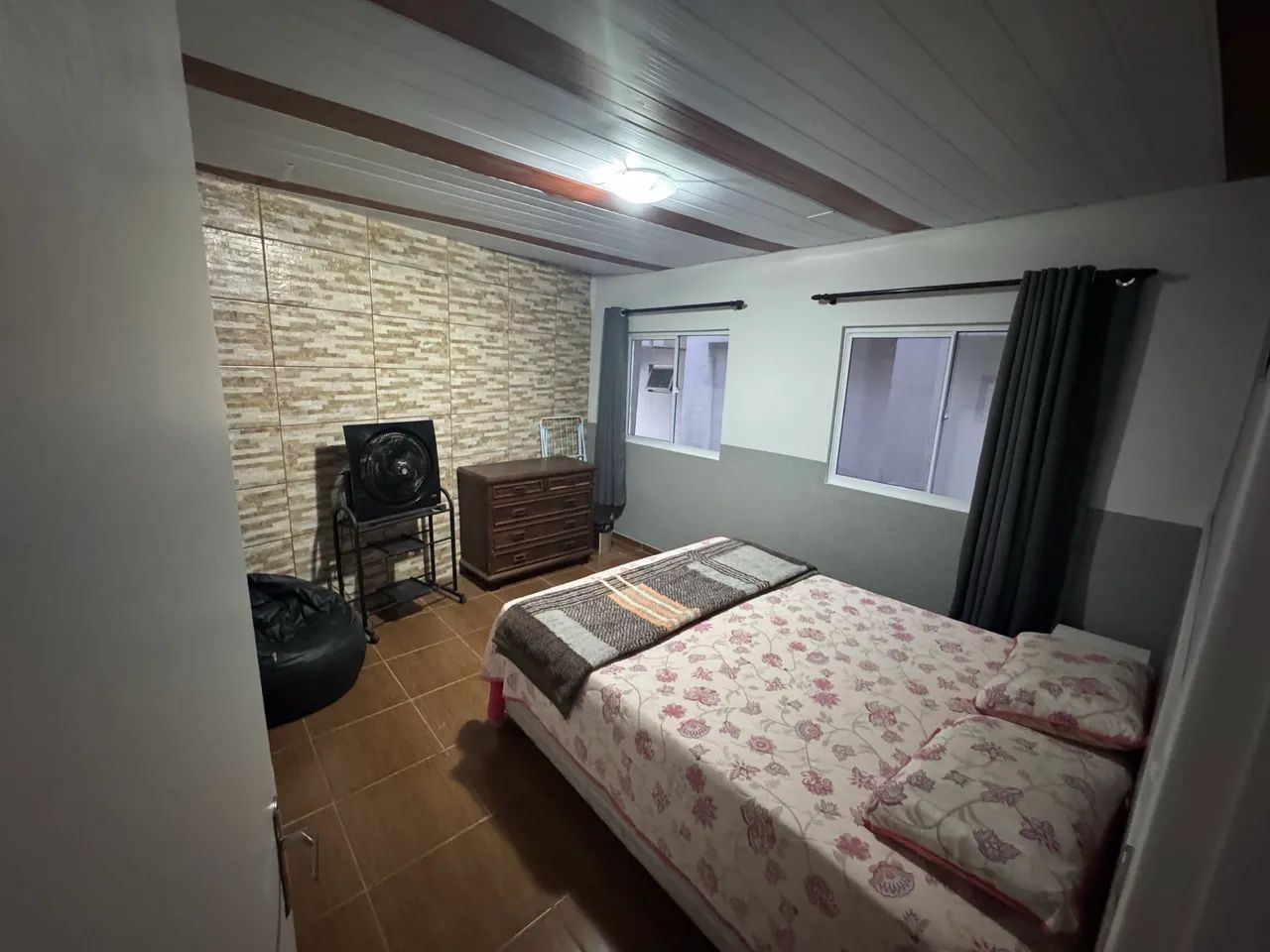 Quarto privado com cozinha e banheiro coletivo - Foto 5